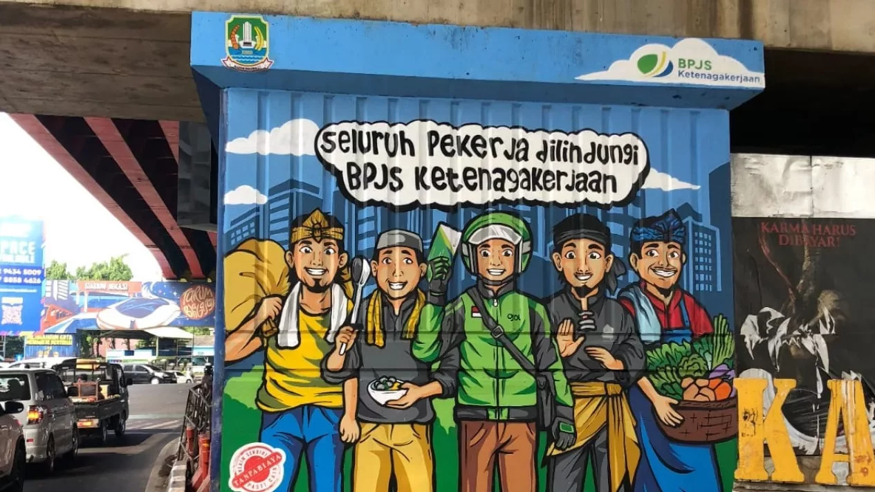 Manfaat BPJS Ketenagakerjaan Hadir Lewat Mural Kalimalang