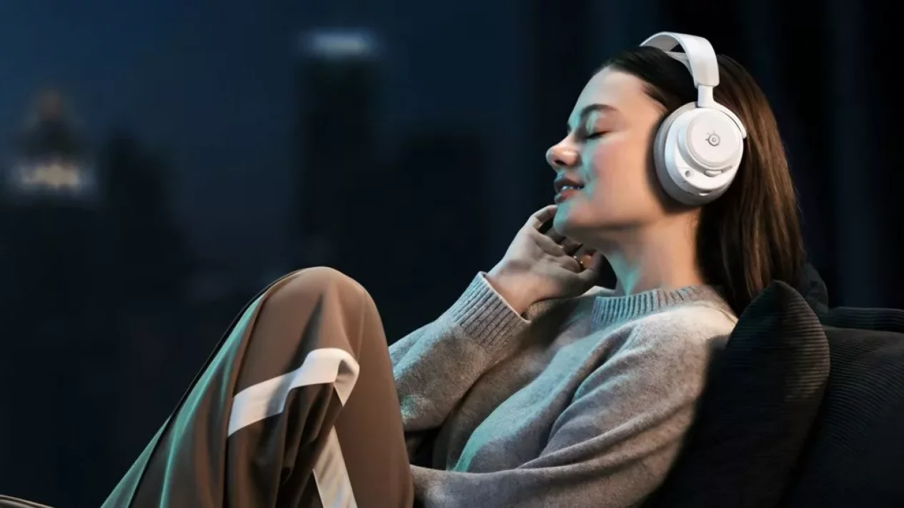 SteelSeries Arctis Nova Pro Omni: Headset Gaming Hi-Res Canggih