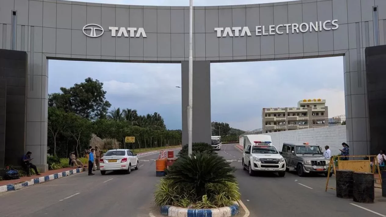 Pusat Manufaktur Smartphone India Geser China, Apple Pindah?