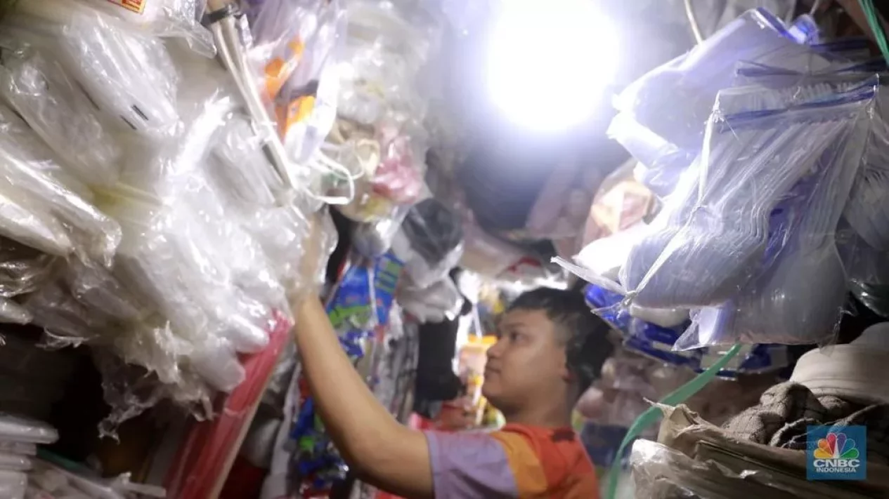 Hasil Penelitian Mikroplastik Terdistorsi Sarung Tangan Lab