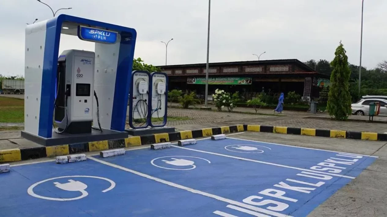 Mobil Listrik Baterai Sodium-Ion BAIC Isi Full Cuma 11 Menit