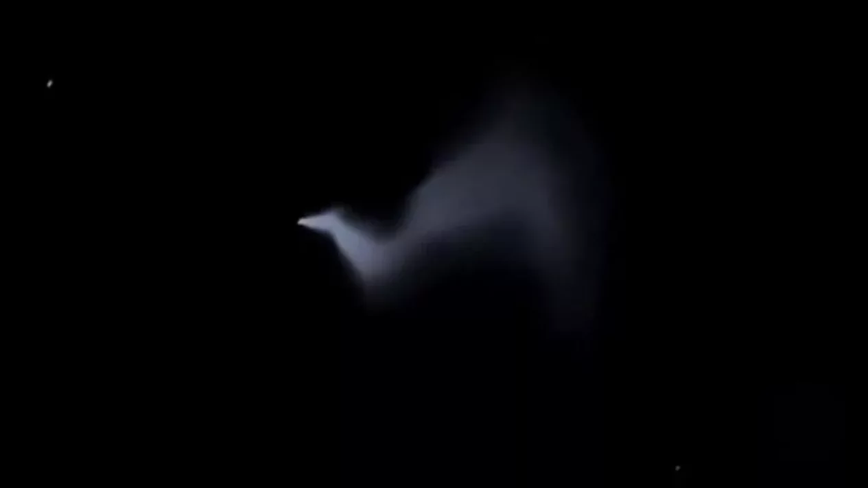 Cahaya Misterius di Langit Bali Ternyata Roket China Jielong-3