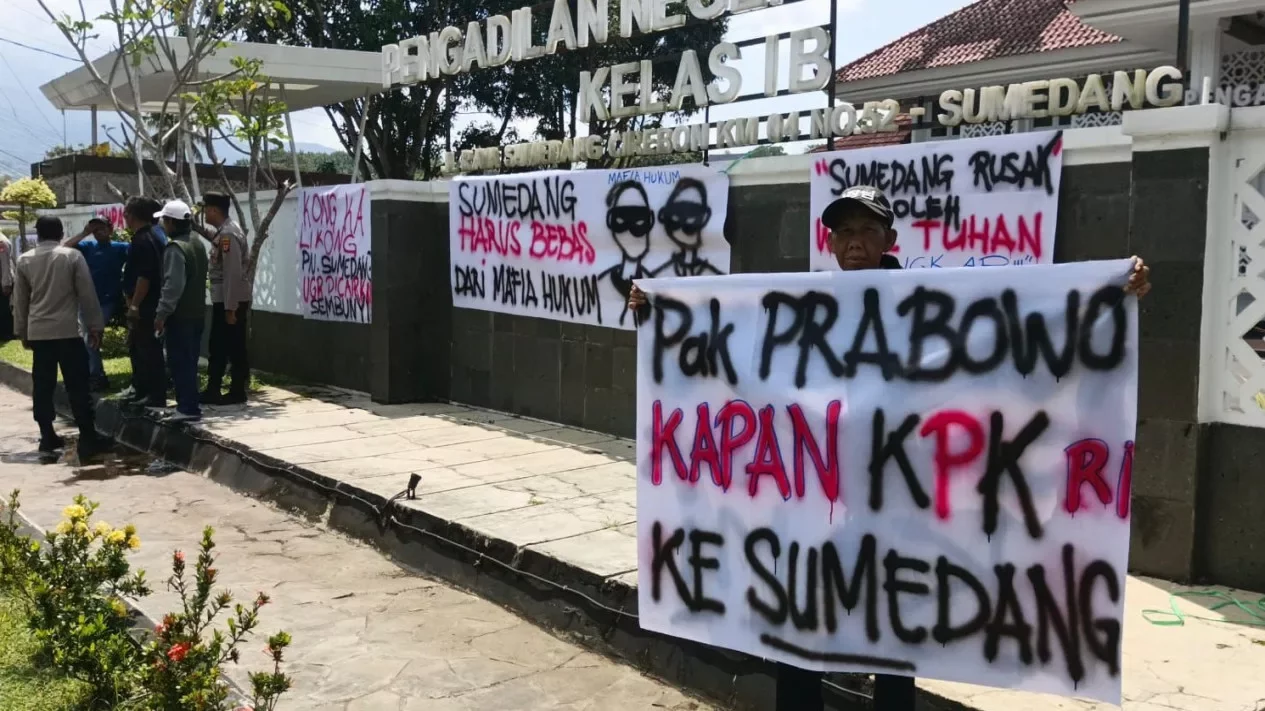 Pencairan Dana Konsinyasi PN Sumedang Picu Demo Ahli Waris
