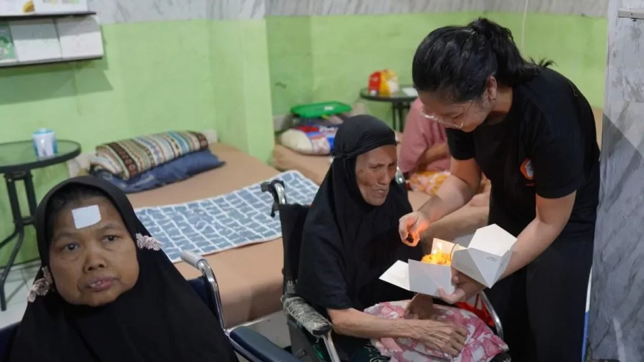 Program CSR Bingxue Indonesia Beri Kehangatan Lansia Jakarta