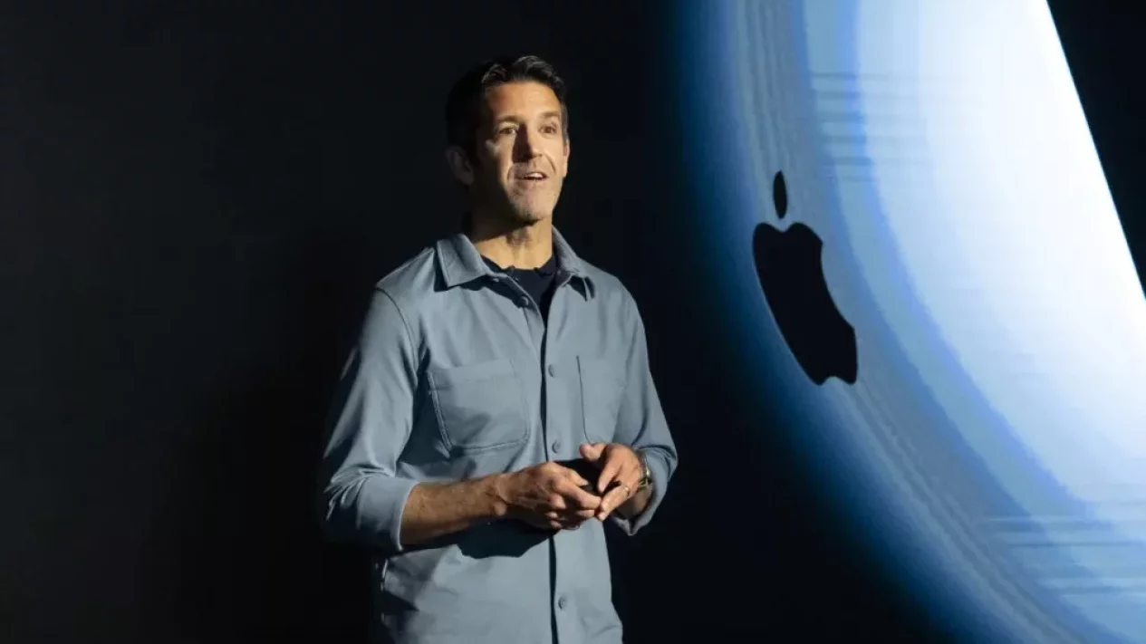 CEO Apple John Ternus: Sosok Pengganti Tim Cook di Tahun 2026