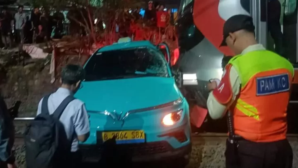 Mobil Listrik Mati di Rel: Mitos Medan Magnet dan Faktanya