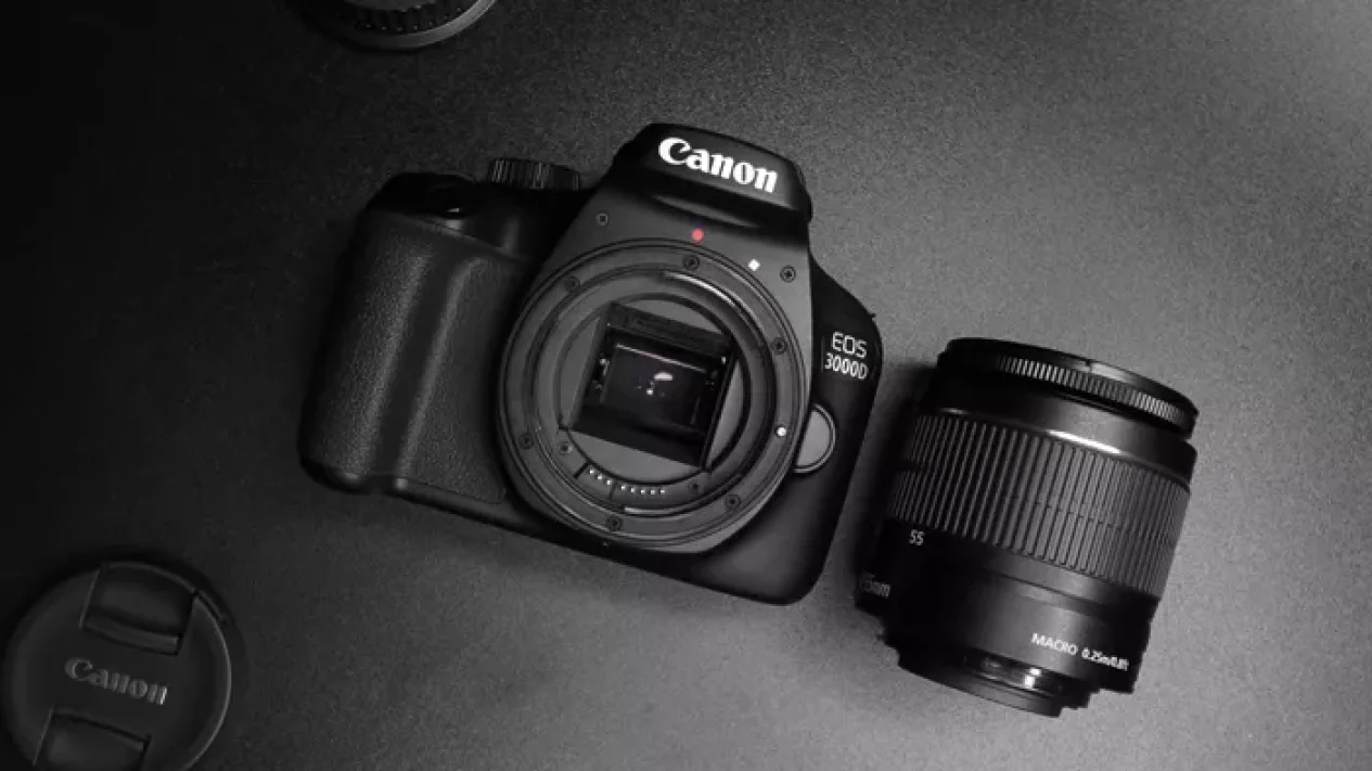 4 Rekomendasi Kamera DSLR Canon Terbaik untuk Vlogging, Harga 3-4 Jutaan!