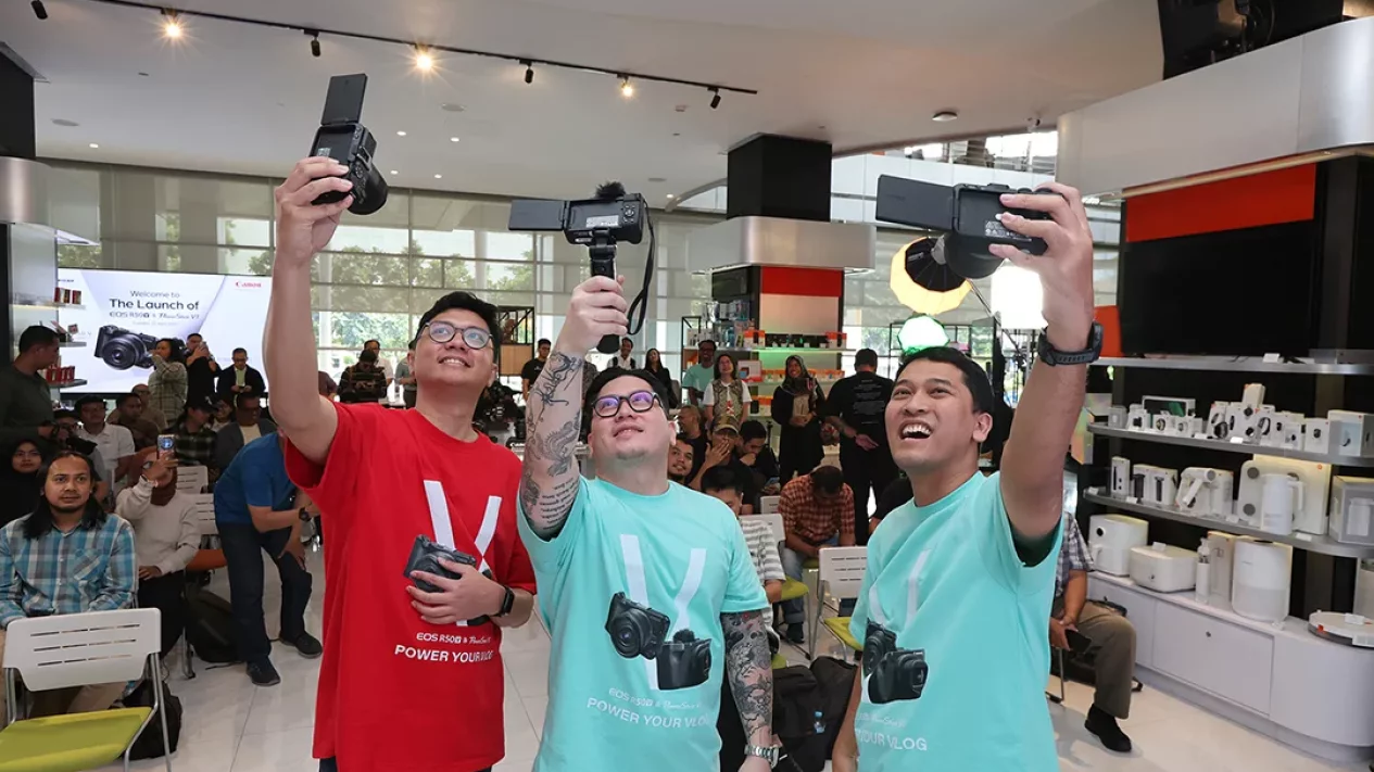 Rayakan 49 Tahun, Canon Datascrip 'Manjakan' Pengguna dengan EOS R50 V &amp; PowerShot V1!