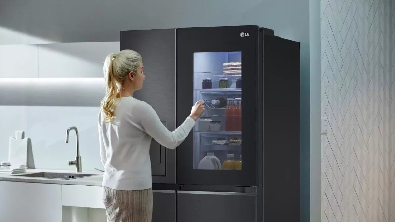 6 Fitur Unggulan Kulkas Pintar LG InstaView Smart Refrigerator 2025