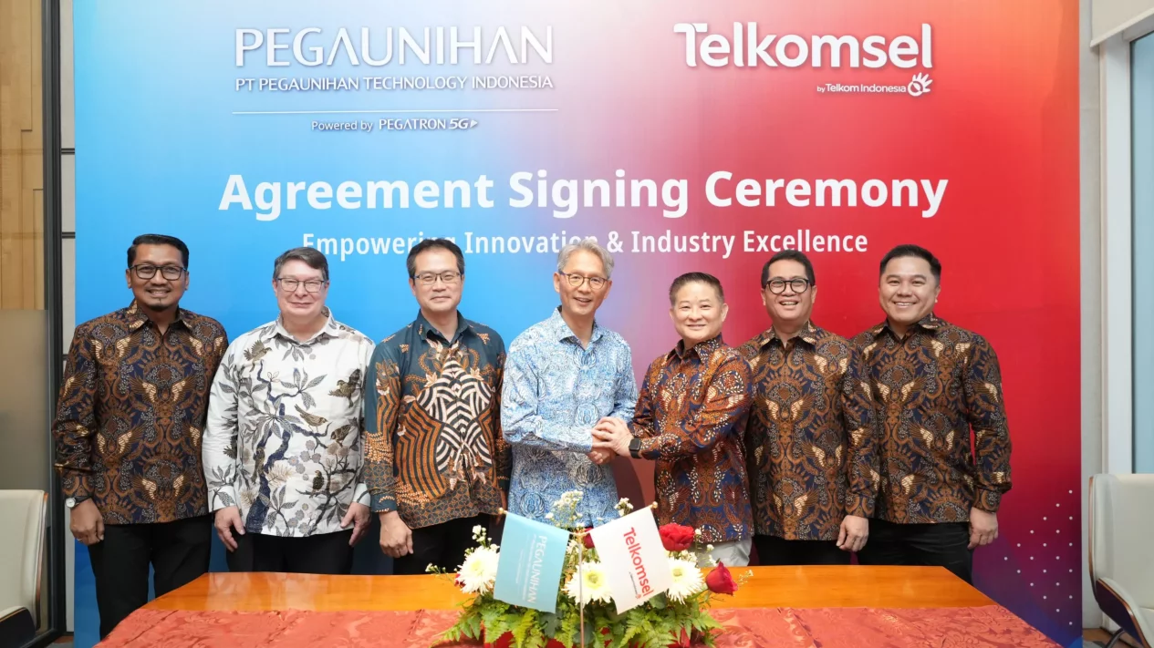 Telkomsel 5G Aktifkan Smart Factory Pegaunihan dengan IoT dan AI