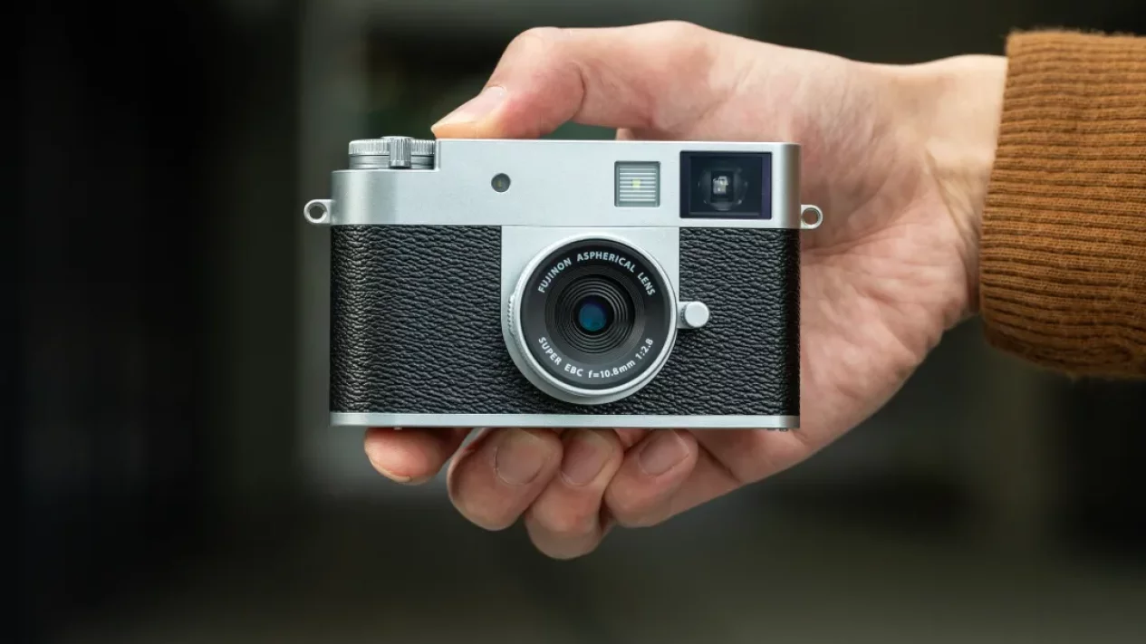 Fujifilm X-Half Hadirkan Sensasi Analog dengan Teknologi Digital dan Lensa Fixed