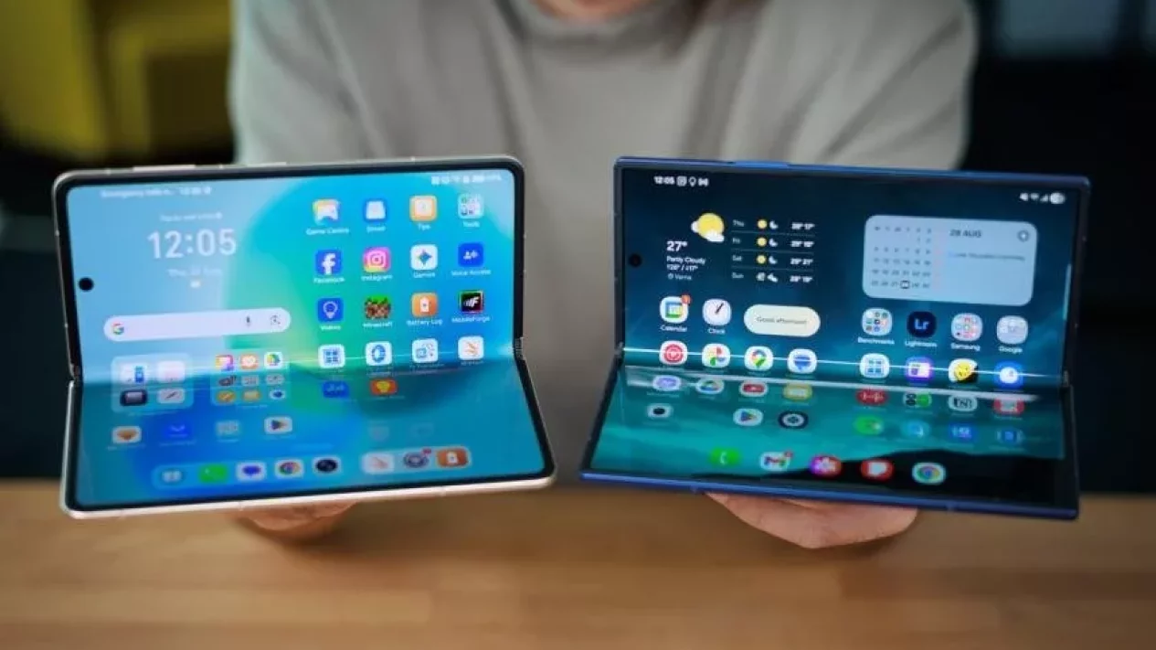 Honor Magic V5 vs Samsung Z Fold 7: Duel HP Lipat Premium 2025