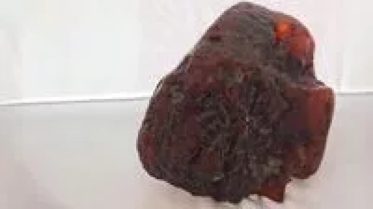 7 Fakta Batu Amber Terbesar Rp17 Miliar: Ditemukan Jadi Ganjal Pintu