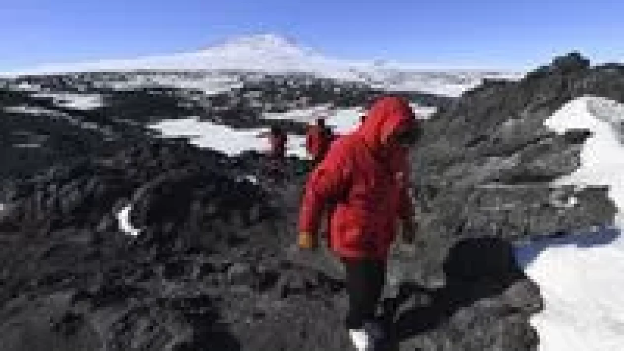 3 Fakta Gunung Berapi Penghasil Emas: Muntahkan 80 Gram Emas per Hari