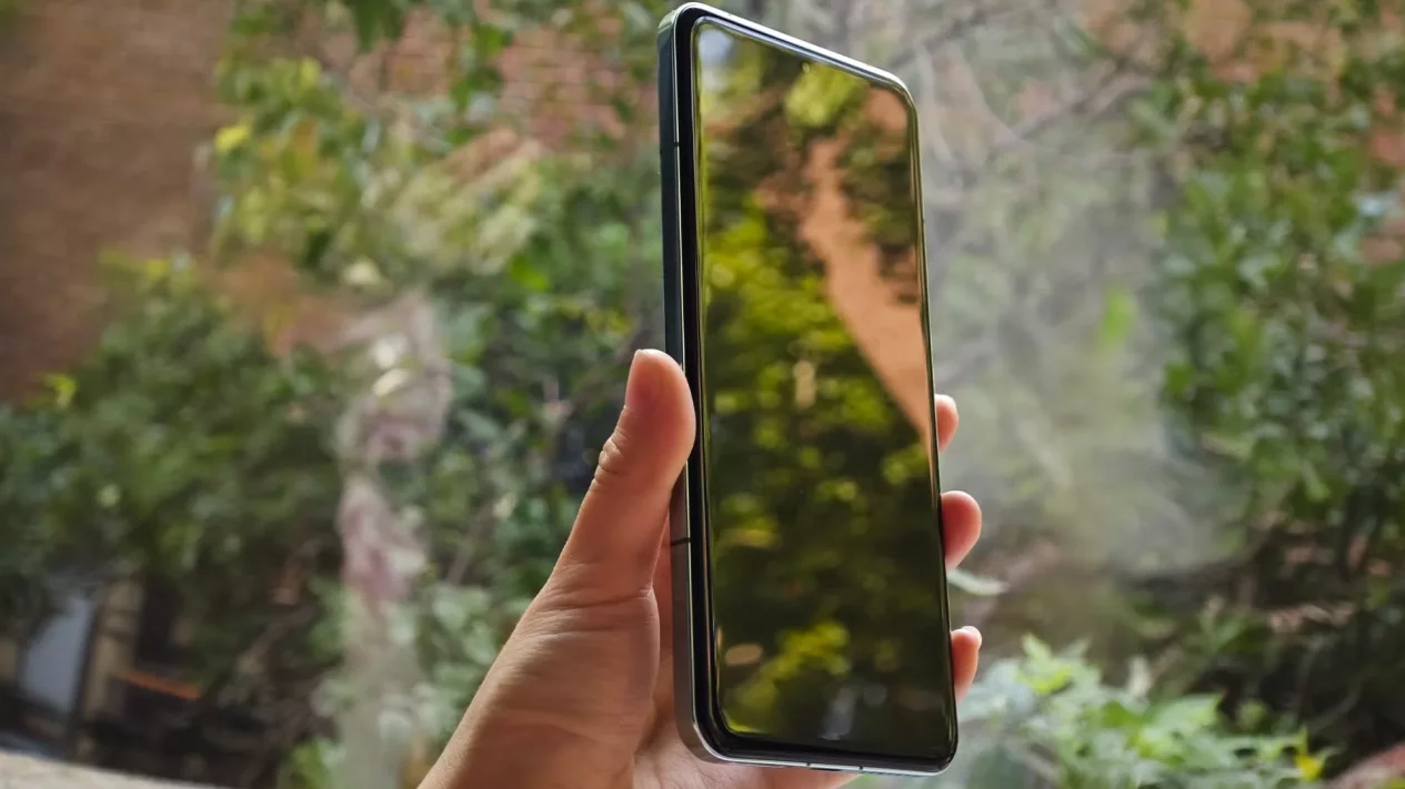 5 Alasan Utama Layar Melengkung Smartphone Hilang dari Tren