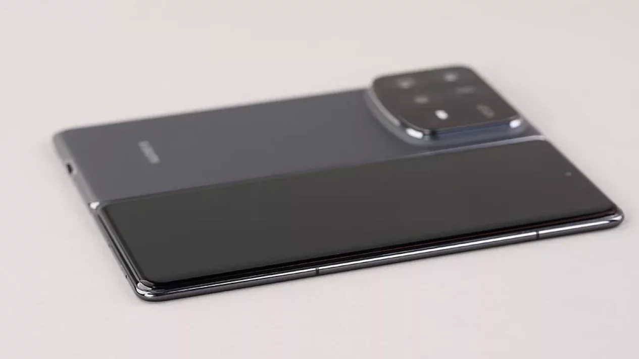 Penurunan Pengiriman HP Lipat Xiaomi 54%: 3 Fakta Pasar Foldable Q3 2025