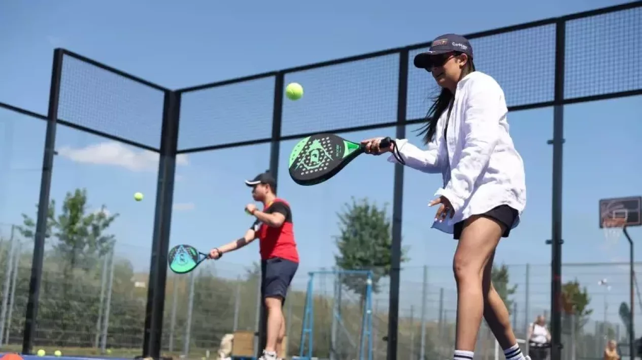 7 Bukti Digital Kecanduan Padel di Indonesia: Tren Olahraga 2025