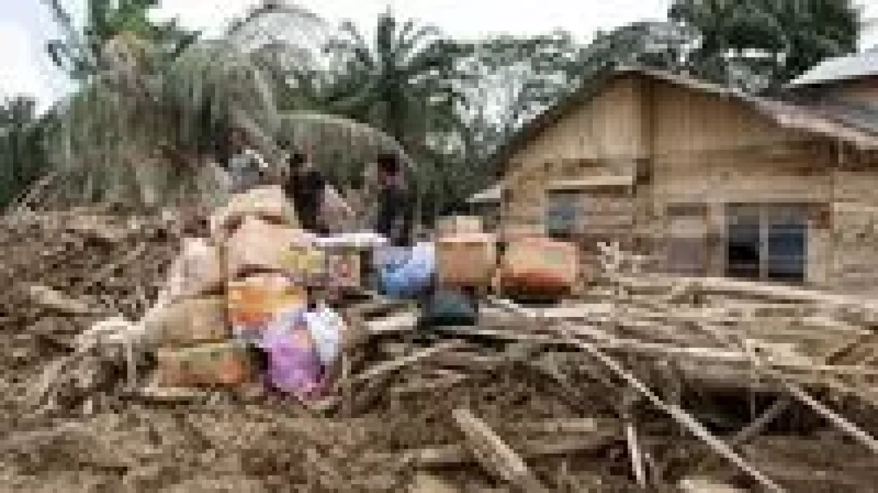 Pemulihan Jaringan Pasca Banjir: 100 Genset Telkomsel Tiba di Aceh