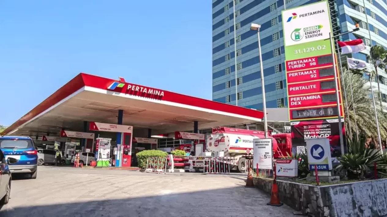 Harga BBM Februari 2026 Turun Drastis! Cek Pertamax Jadi Rp11.800
