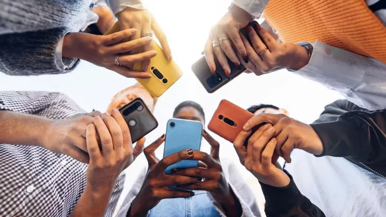 Aturan Batasan Usia Media Sosial: Menkomdigi Tegur Platform Bandel