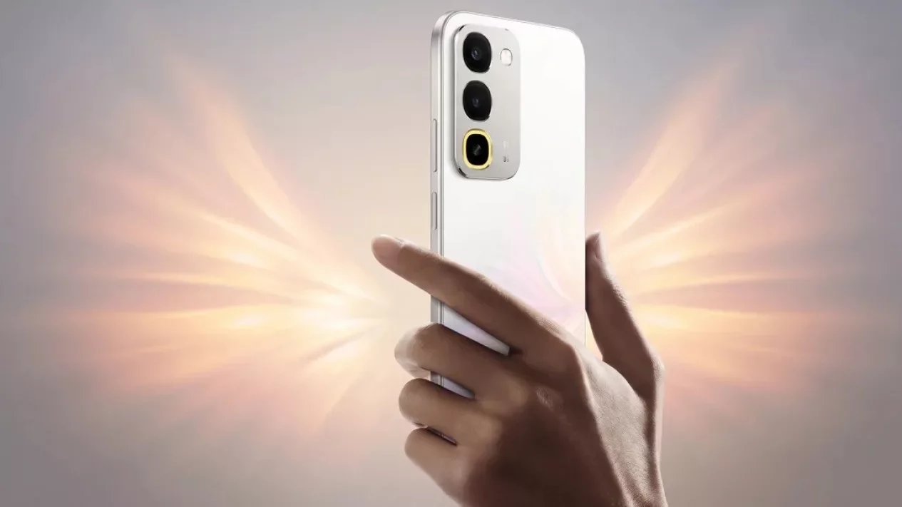 Keunggulan Baterai realme C100: Kapasitas 8000 mAh Tahan 7 Tahun