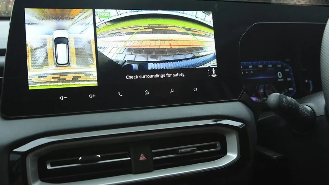 Fitur Multi Around Monitor Bikin Parkir Mitsubishi Makin Aman