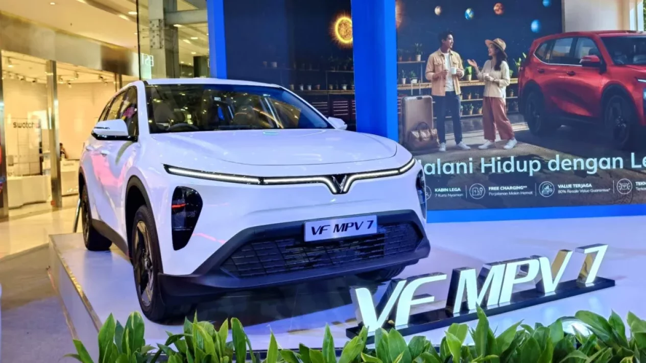 Mobil listrik VinFast VF MPV 7 rakitan lokal resmi meluncur.