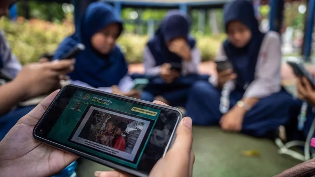 Bahaya Medsos bagi Anak: Separuh Korban Konten Seksual