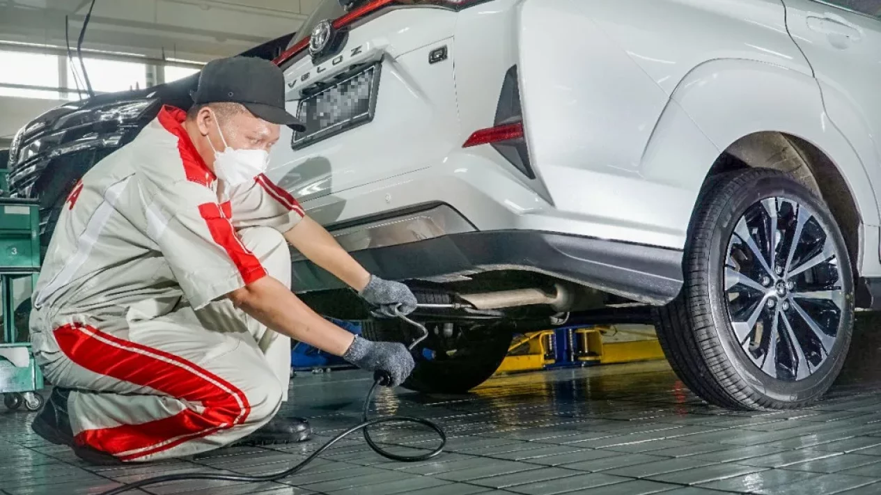 Uji Emisi Mobil Irit Bensin: Mitos atau Fakta Nyata?