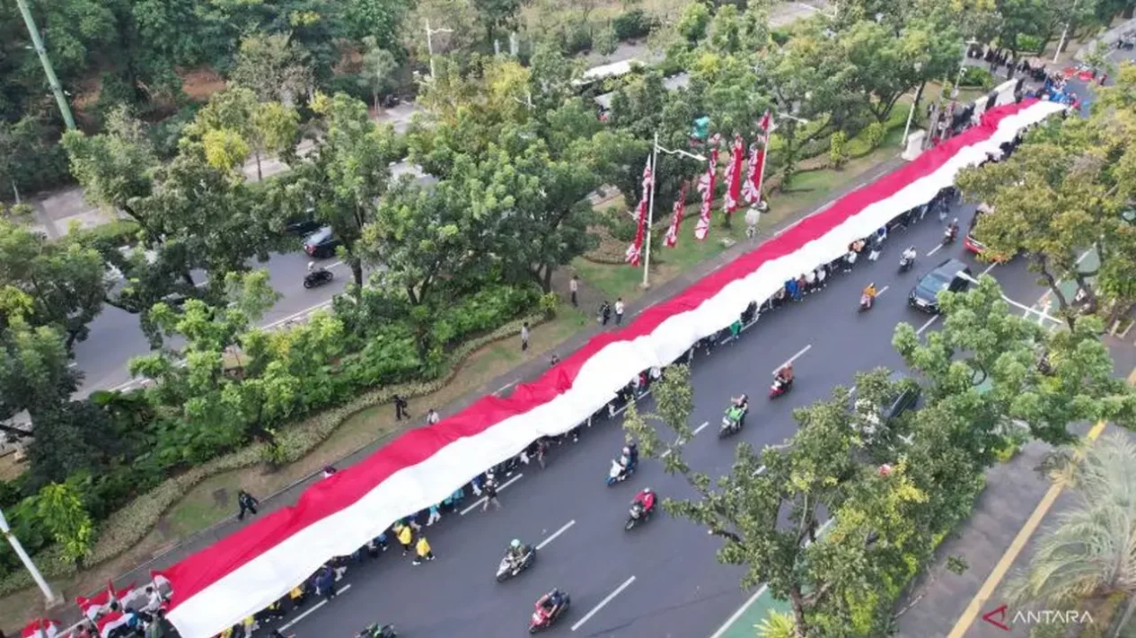 Kirab Merah Putih HUT RI ke-81 Meriah, Ribuan Pemuda Serukan Persatuan dan Lawan Provokasi