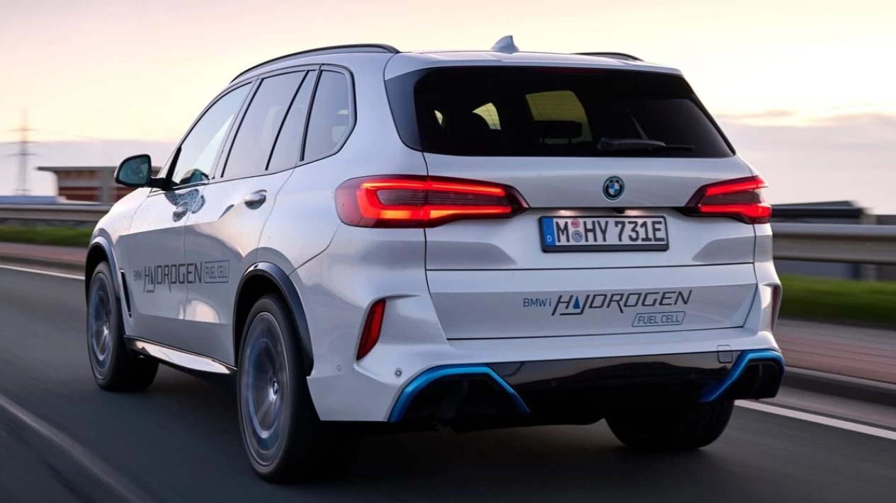 BMW iX5 Hydrogen Miliki Jarak Tempuh 750 Km dan Isi Hidrogen Kurang dari 5 Menit
